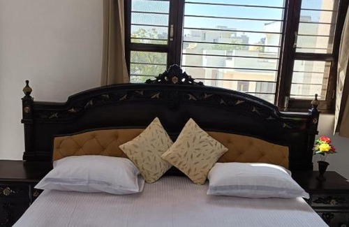 Khanjipeer Apartment | Apartment style room in a home