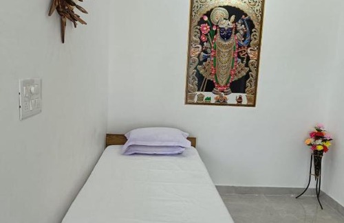 Khanjipeer Apartment | Apartment style room in a home