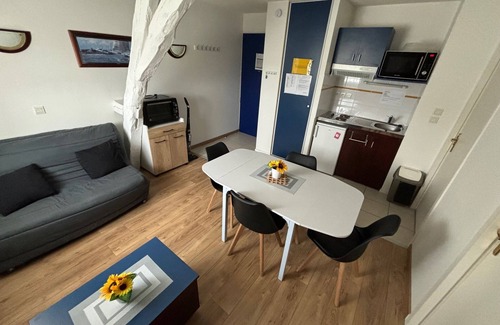 La Roche-Posay Apartment | Apartment swimming pool spa