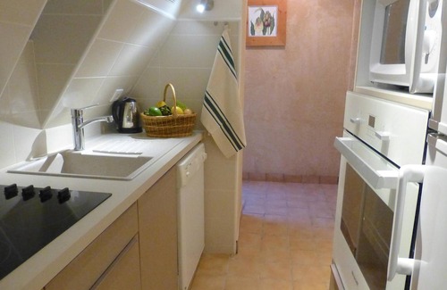 Grospierres Apartment | Apartment 'Syrah - Château De La Selve' with Mountain View, Shared Pool and Wi-Fi