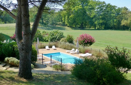 Grospierres Apartment | Apartment 'Syrah - Château De La Selve' with Mountain View, Shared Pool and Wi-Fi