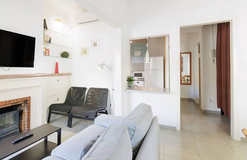 La Nova Esquerra de l'Eixample Apartment | Apartment 'T1 Tarradellas Sants Est' with Private Terrace, Wi-Fi and Air Conditioning