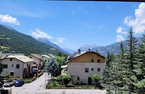 Barcelonnette Apartment | Apartment T3, for 5 people, residence with private outdoor parking, near the Golf course and Barcelonnette