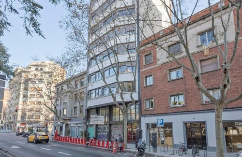 La Nova Esquerra de l'Eixample Apartment | Apartment 'T3 Tarradellas Sants Est' with Wi-Fi and Air Conditioning