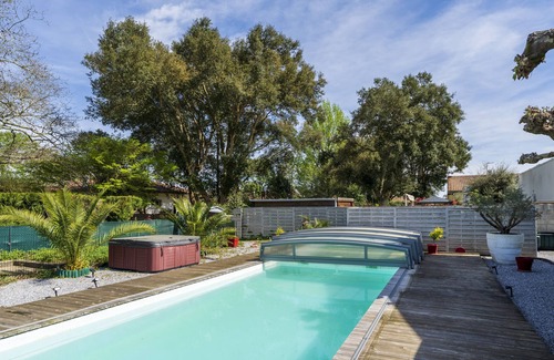 Benesse-Maremne Apartment | Apartment 'Très Confortable' with Shared Pool, Wi-Fi and Air Conditioning