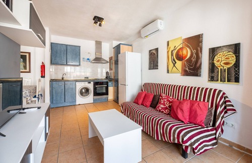 Es Pujols Apartment | Apartment 'Trilo 24' with Wi-Fi and Air Conditioning