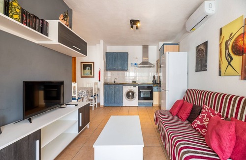 Es Pujols Apartment | Apartment 'Trilo 24' with Wi-Fi and Air Conditioning