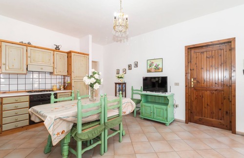 Valledoria Apartment | Apartment Tulipano with Balcony & Wi-Fi