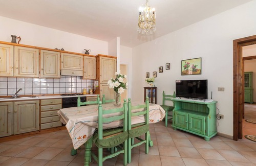 Valledoria Apartment | Apartment Tulipano with Balcony & Wi-Fi