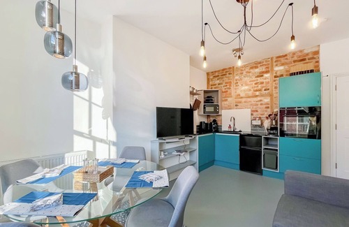 Gloucester Apartment | Apartment Two - UK48496