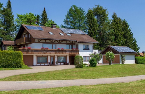 Hoechenschwand Apartment | Apartment 'Typ B' with Mountain View, Shared Garden and Wi-Fi