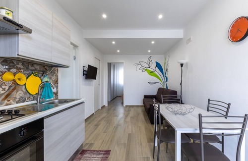 Cerasella Apartment | Apartment 'Ulivo' with Shared Terrace, Wi-Fi and Air Conditioning
