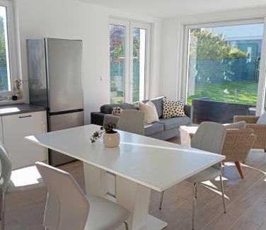 Balatonakali Villa | Apartment Vadrózsa, Privatgarten mit Seeblick