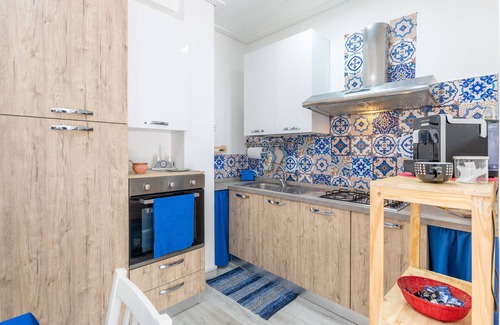 Marina di Ragusa Apartment | Apartment 'Vicin O Mari' with Private Terrace, Wi-Fi and Air Conditioning