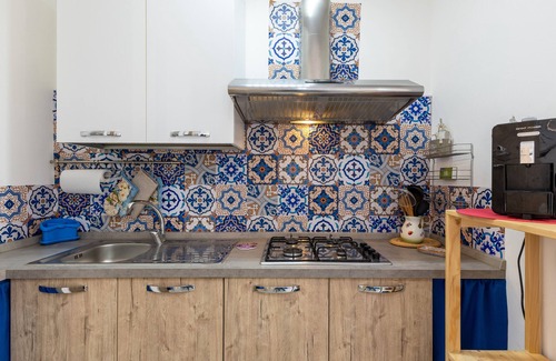 Marina di Ragusa Apartment | Apartment 'Vicin O Mari' with Private Terrace, Wi-Fi and Air Conditioning