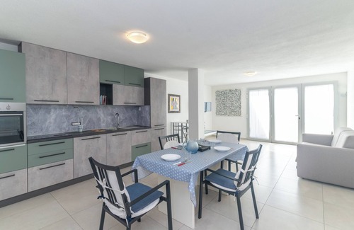 Budoni Apartment | Apartment 'Virginia' with Mountain View and Air Conditioning