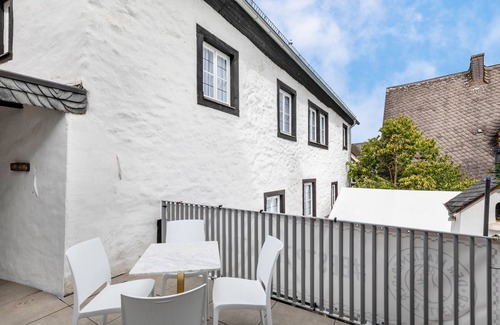 Limburg an der Lahn Apartment | Apartment 'Werner-Senger-Haus 1' with Shared Terrace and Wi-Fi