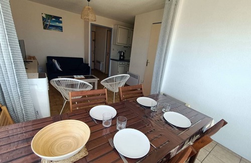 Saint-Pierre-la-Mer Apartment | Apartment with collective swimming pool 5LHSP138