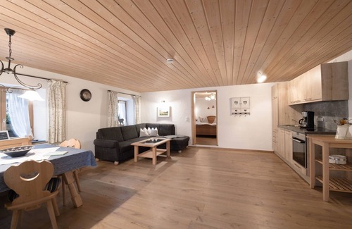 Obergrainau Apartment | Apartment Waxenstein with Balcony, Mountain View & Wi-Fi