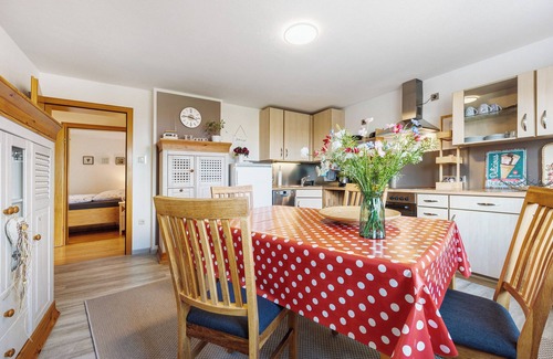 Bad Pyrmont Apartment | Apartment 'Weserberglandblumen' with Mountain View, Private Garden and Wi-Fi