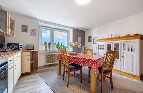 Bad Pyrmont Apartment | Apartment 'Weserberglandblumen' with Mountain View, Private Garden and Wi-Fi
