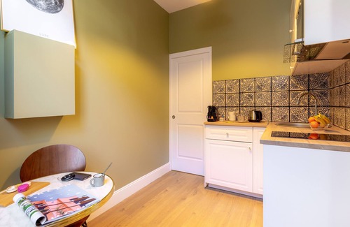 Opera Apartment | Apartment-Wet room-Courtyard view-C6 Terre et Lune