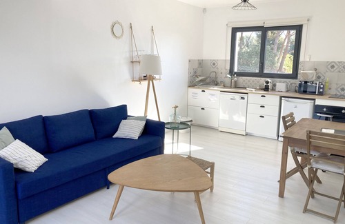 La Cadiere-d'Azur Apartment | Apartment with hill view, swimming pool
