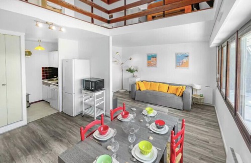 Trouville-sur-Mer Apartment | Apartment with pool near city center