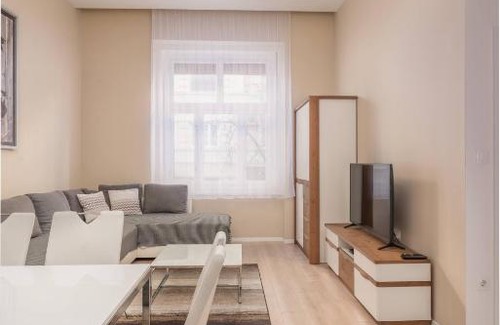 Lagymanyos Apartment | Apartment with 2 bedrooms Near Gellert Thermal Bath