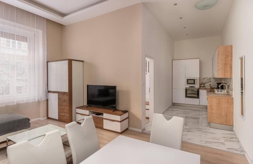 Lagymanyos Apartment | Apartment with 2 bedrooms Near Gellert Thermal Bath