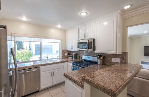 Santa Ana Heights Condo | Apartment with 2 bedrooms, two bathrooms, one house from the sand