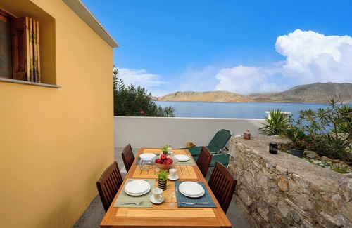 Symi Apartment | Apartment with a sea view