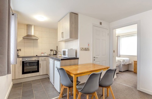 Hele Apartment | Apartment with Access to Pool, Spa & Soft play