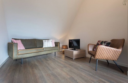 Oostkapelle Apartment | Apartment with balcony on the sunny side, close to nature and beach.