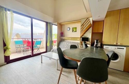 La Rochelle Apartment | Apartment with Balcony & Pool in La Rochelle