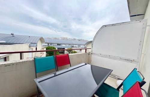 La Rochelle Apartment | Apartment with Balcony & Pool in La Rochelle