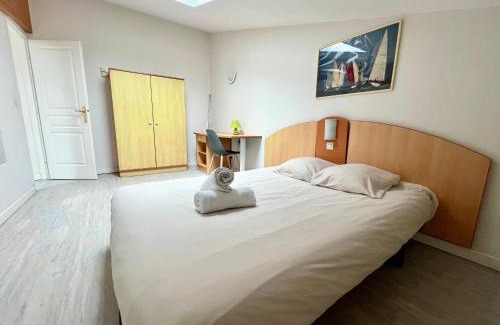 La Rochelle Apartment | Apartment with Balcony & Pool in La Rochelle