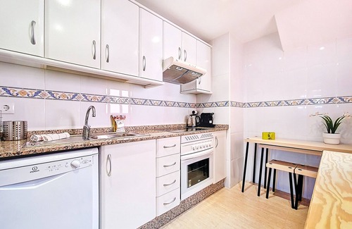 Mar de Cristal Apartment | Apartment with balcony and pool views