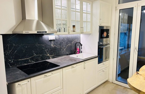 Vitry-sur-Seine Apartment | Apartment with large private garden. Greater Paris.