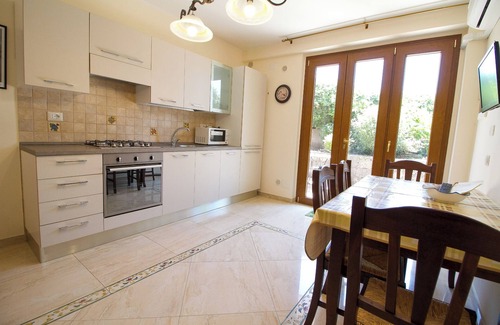 Trecastagni House | Apartment with Garden View