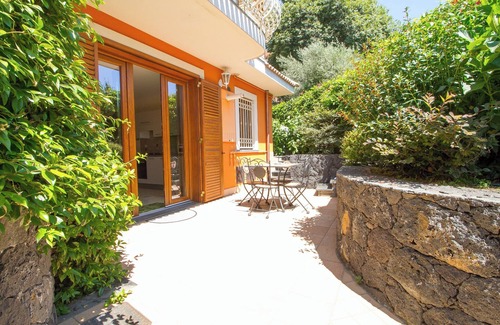 Trecastagni House | Apartment with Garden View