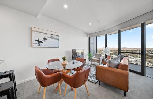 Phillip Apartment | Apartment with Gym and Indoor Pool Access