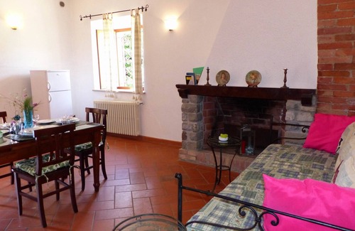 Torrita di Siena Apartment | Apartment with private covered terrace in front of the garden