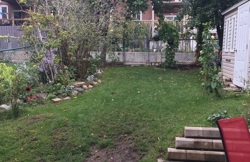 Cote-Des-Neiges—Notre-Dame-De-Grace Apartment | Apartment with landscaped backyard, close to Monkland village, MUHC, Concordia