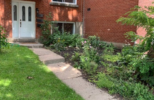 Cote-Des-Neiges—Notre-Dame-De-Grace Apartment | Apartment with landscaped backyard, close to Monkland village, MUHC, Concordia