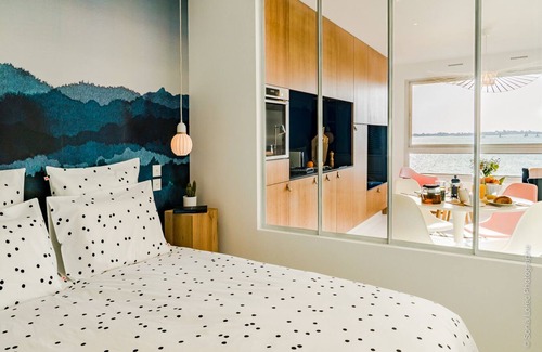 Larmor-Plage Apartment | Apartment with magnificent SEA VIEW, refurbished, feet in the water