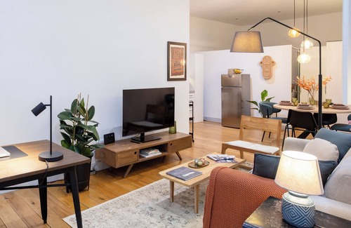 Palacio Apartment | Apartment with Office Desk in Sol