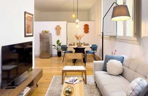 Palacio Apartment | Apartment with Office Desk in Sol