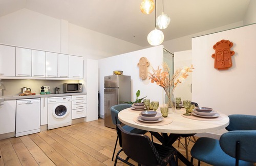 Palacio Apartment | Apartment with Office Desk in Sol
