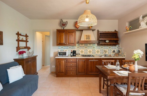 Sughera Apartment | Apartment with pool, WIFI, A/C, TV, veranda, pets allowed, panoramic view, close to San Gimignano